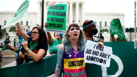 Cómo la decisión de la Corte Suprema sobre Roe v. Wade podría afectar la industria de la fertilidad