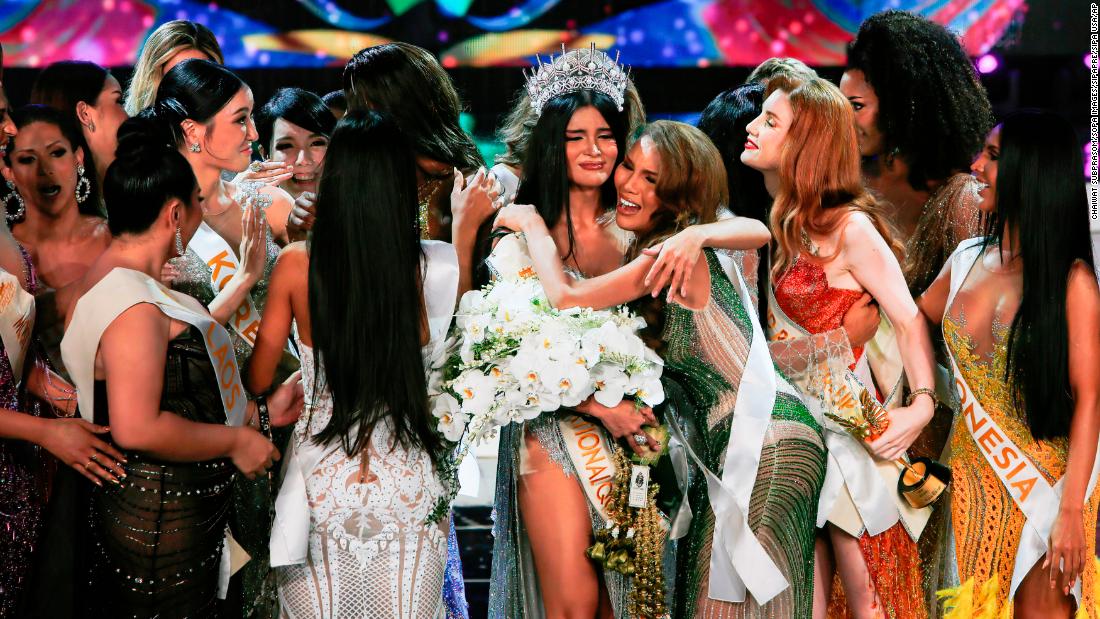 Filipina beauty queen wins major transgender pageant