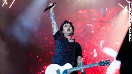 Billie Joe Armstrong says he&#39;ll renounce his US citizenship over Roe v. Wade reversal