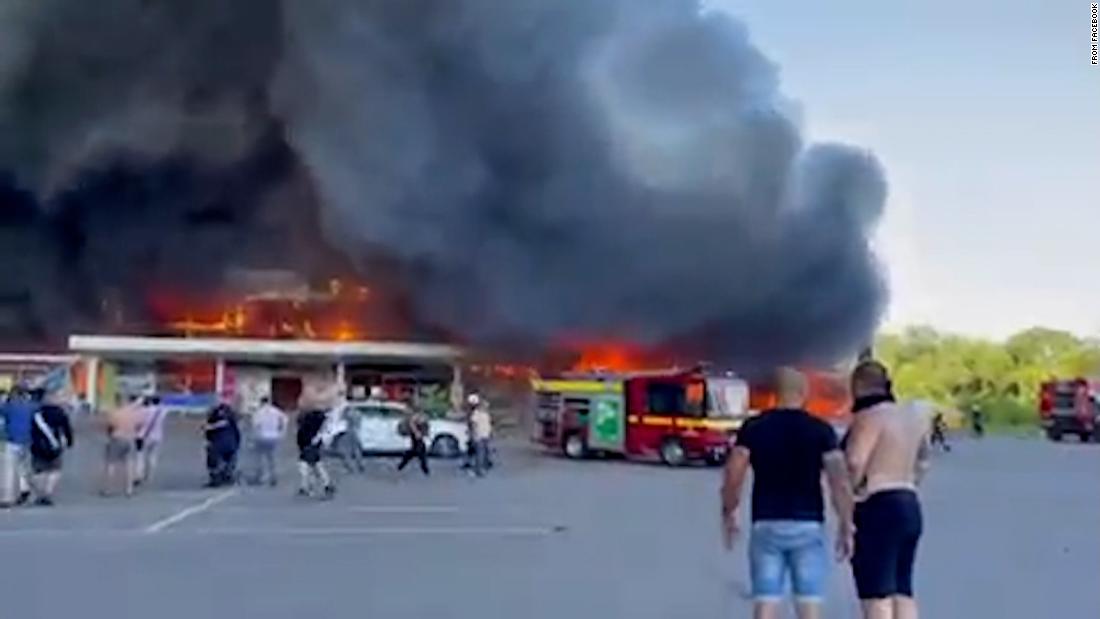 10 dead and 40 wounded in shopping mall airstrike, Ukrainian official says