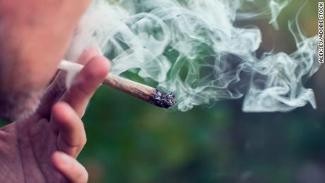 Los problemas respiratorios por fumar marihuana fueron la segunda razón principal por la que los usuarios buscan atención de emergencia, encontró el estudio.
