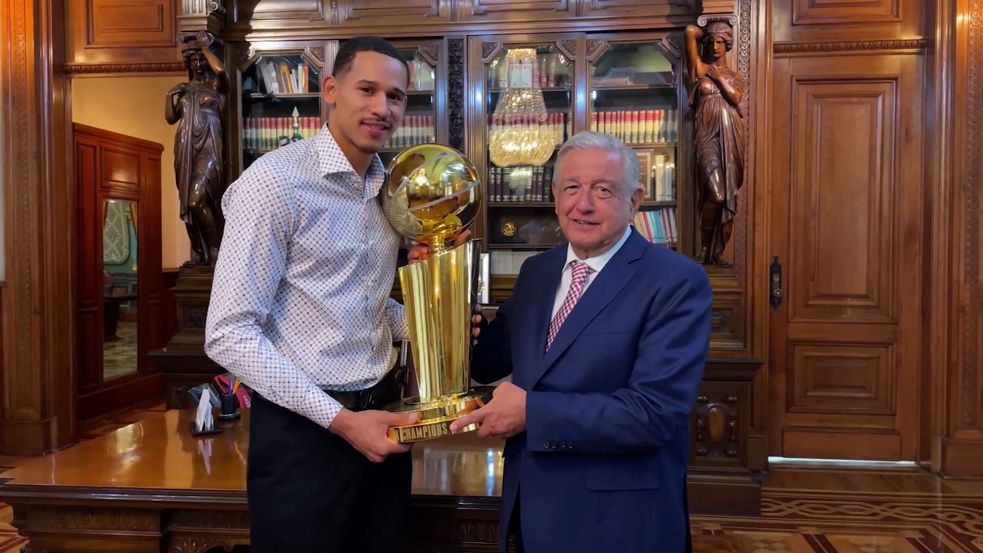 López Obrador felicita a Juan Toscano-Anderson por ser el primer mexicano  campeón de la NBA