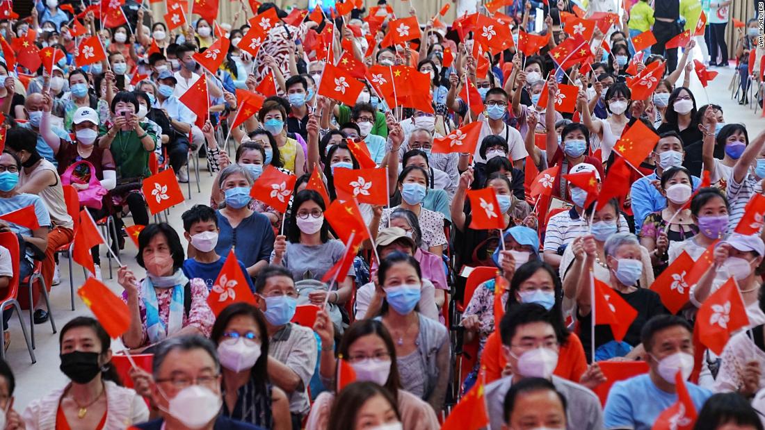 中国在习近平的香港之行周围投掷媒体盾牌