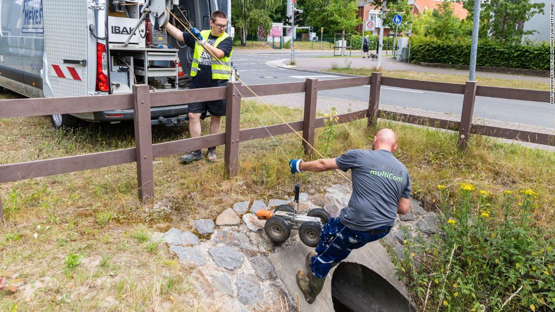 Pohřešovaného 8letého chlapce našli živého po více než týdnu v odpadních vodách v Německu