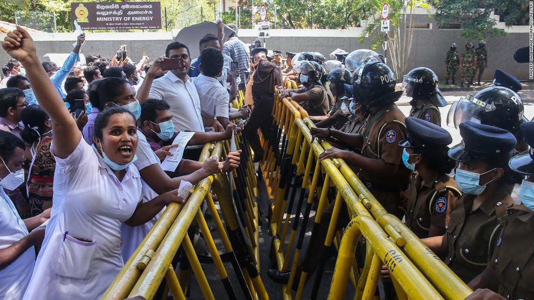 Crisis de combustible en Sri Lanka: médicos y banqueros protestan contra la ‘situación imposible’