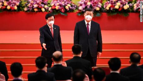 Xi Jinping verwierp de oppositie van Hong Kong.  Nu is zijn overdracht aan China 'het begin van echte democratie'.