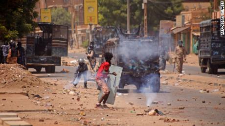 Sudanese security forces clash with protesters after protesters die