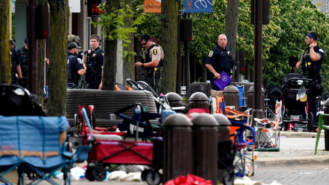 Live updates: Highland Park shooting at July 4 parade in Illinois