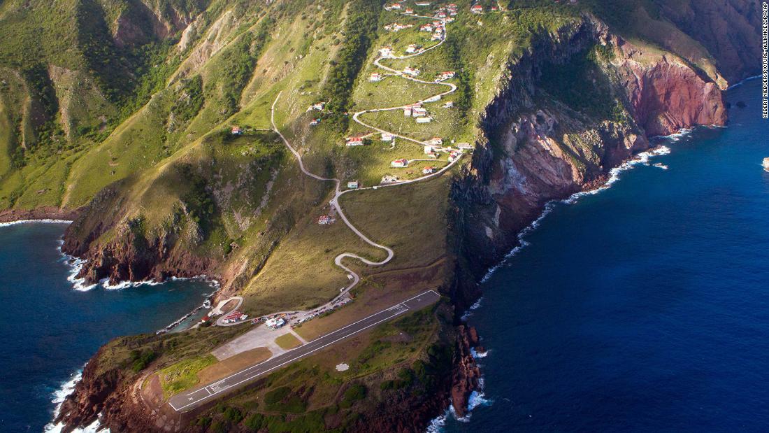 What it's like to land on the world's shortest commercial runway