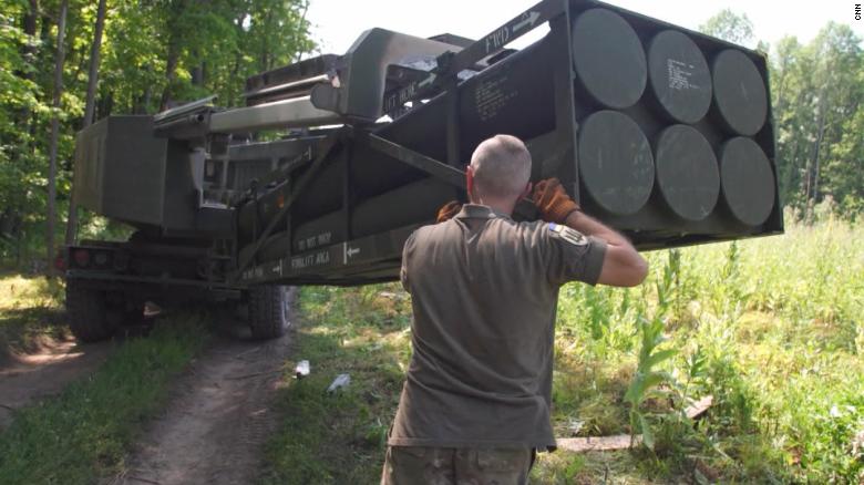 CNN gets access to secret location of US artillery being used in Ukraine