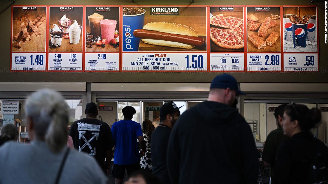 Read more about the article Why Costco’s $1.50 hot dog combo and 99-cent Arizona iced tea still cost the same – CNN