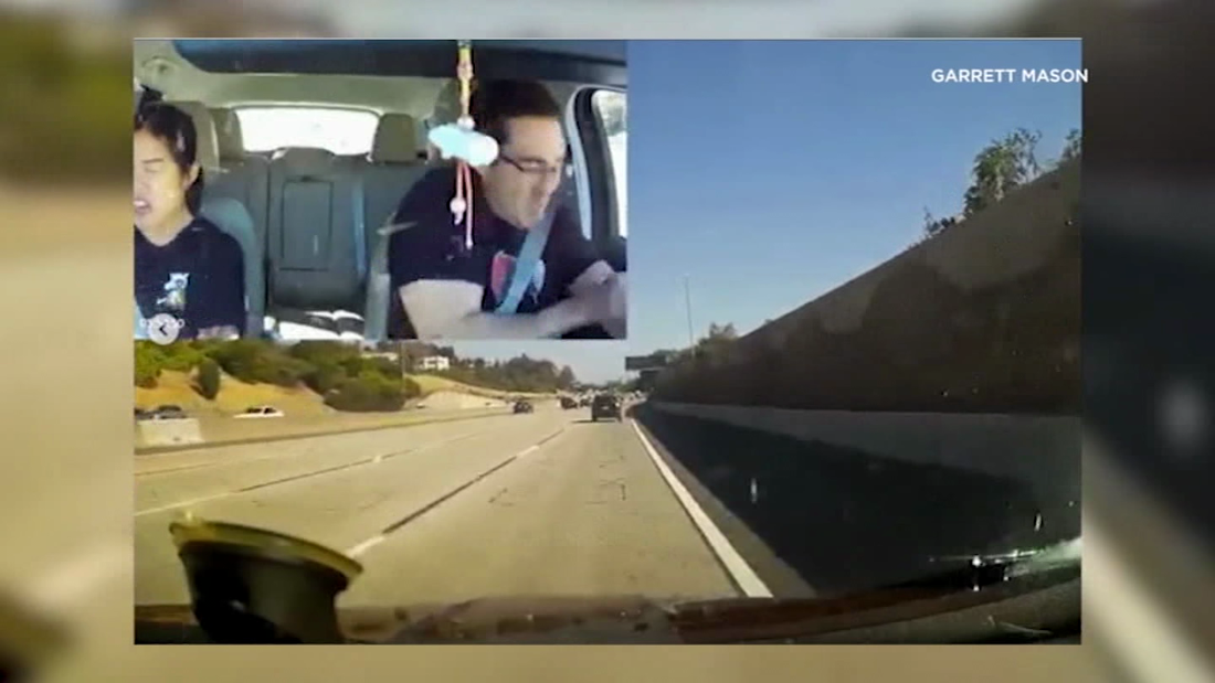 Video: California couple caught in a freeway shootout – CNN Video