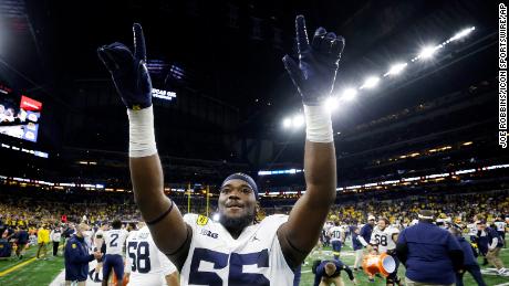 Ojabo celebrates after defeating the Iowa Hawkeyes in the Big Ten Championship.