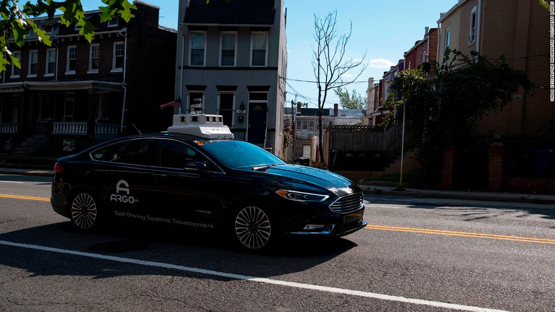 Read more about the article Ford and VW-backed self-driving company shuts down DC operations – CNN
