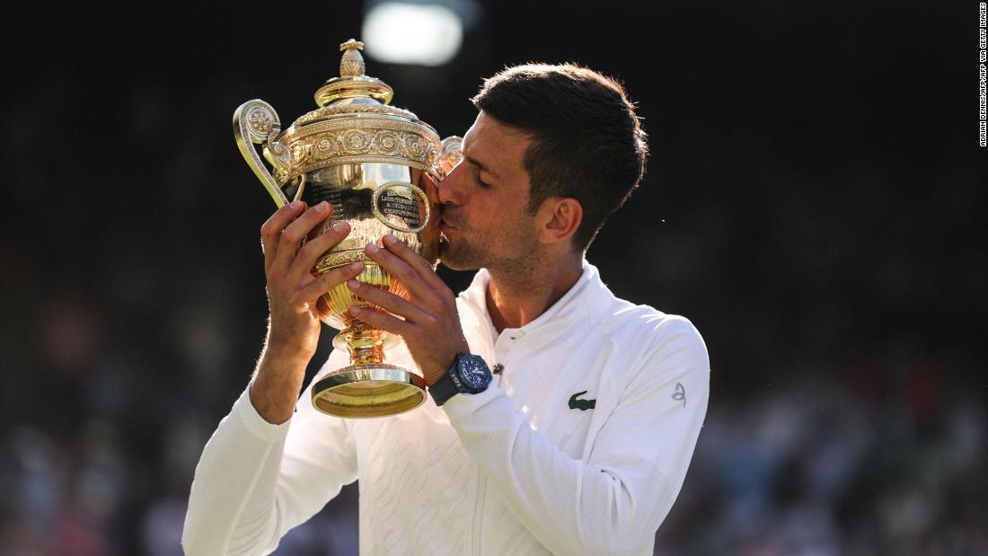 Novak Djokovic conquistou seu quarto título consecutivo de Wimbledon e o 21º título de Grand Slam geral.
