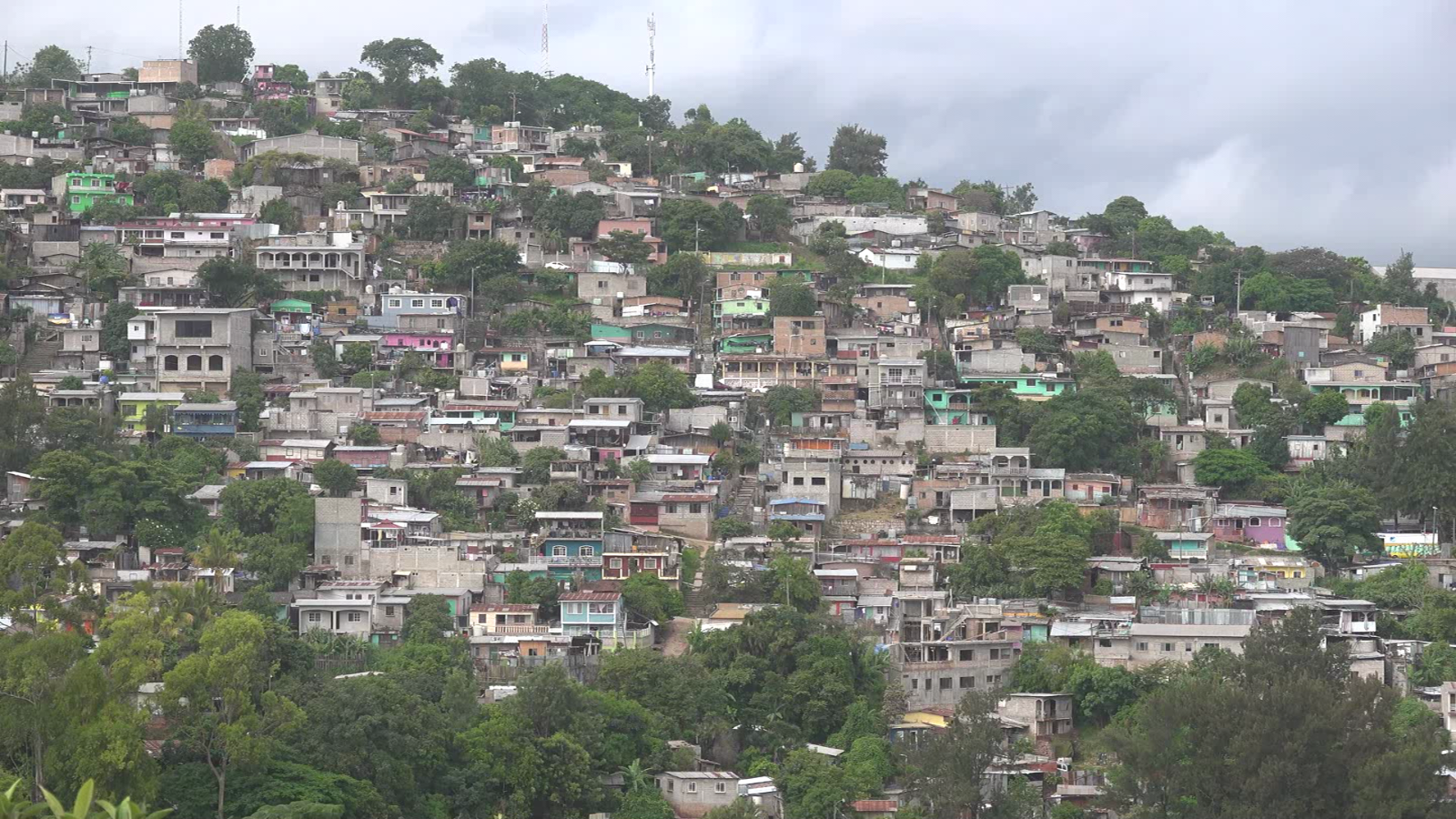 La violencia en Honduras obliga a más de  personas a abandonar sus  casas - CNN Video