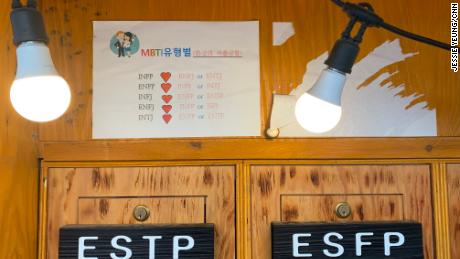 Sebuah booth meramal MBTI di Seoul pada 25 Juni.
