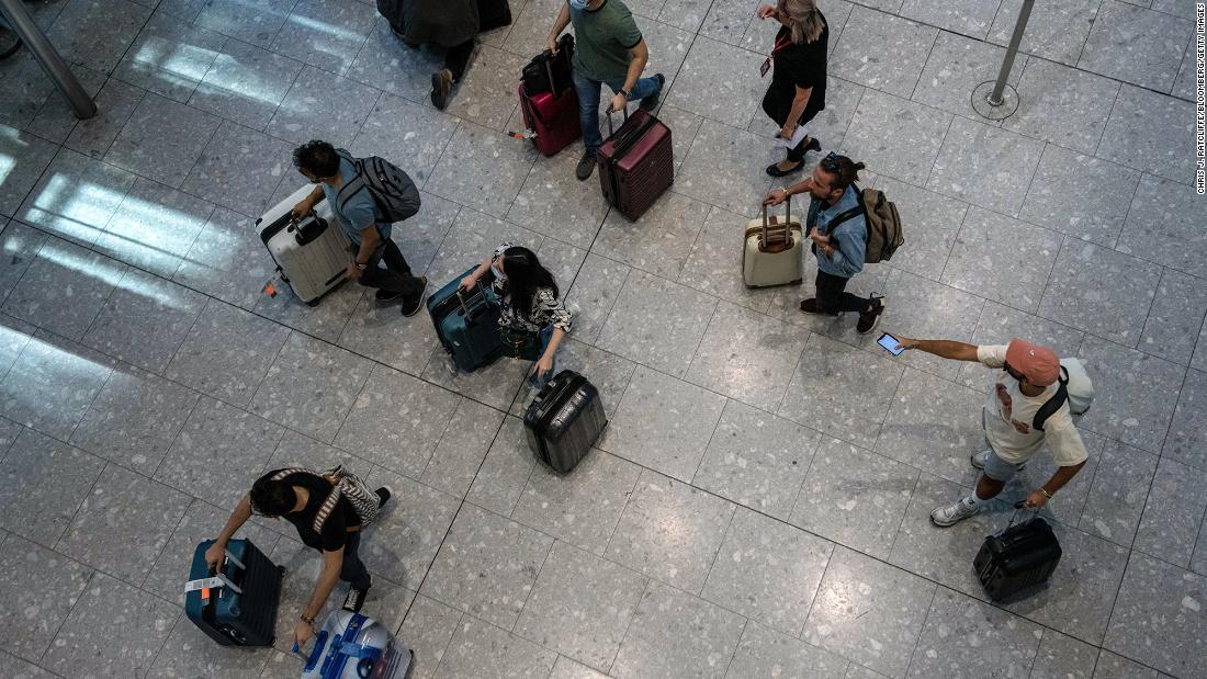 Read more about the article Heathrow asks airlines to stop selling summer tickets as it limits daily passengers to 100000 – CNN