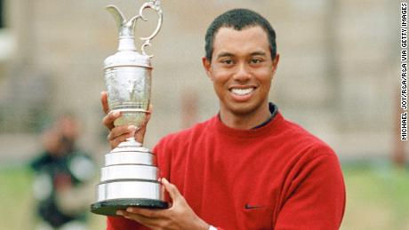 Woods holding a claret pitcher after winning the 2000 Open Championship