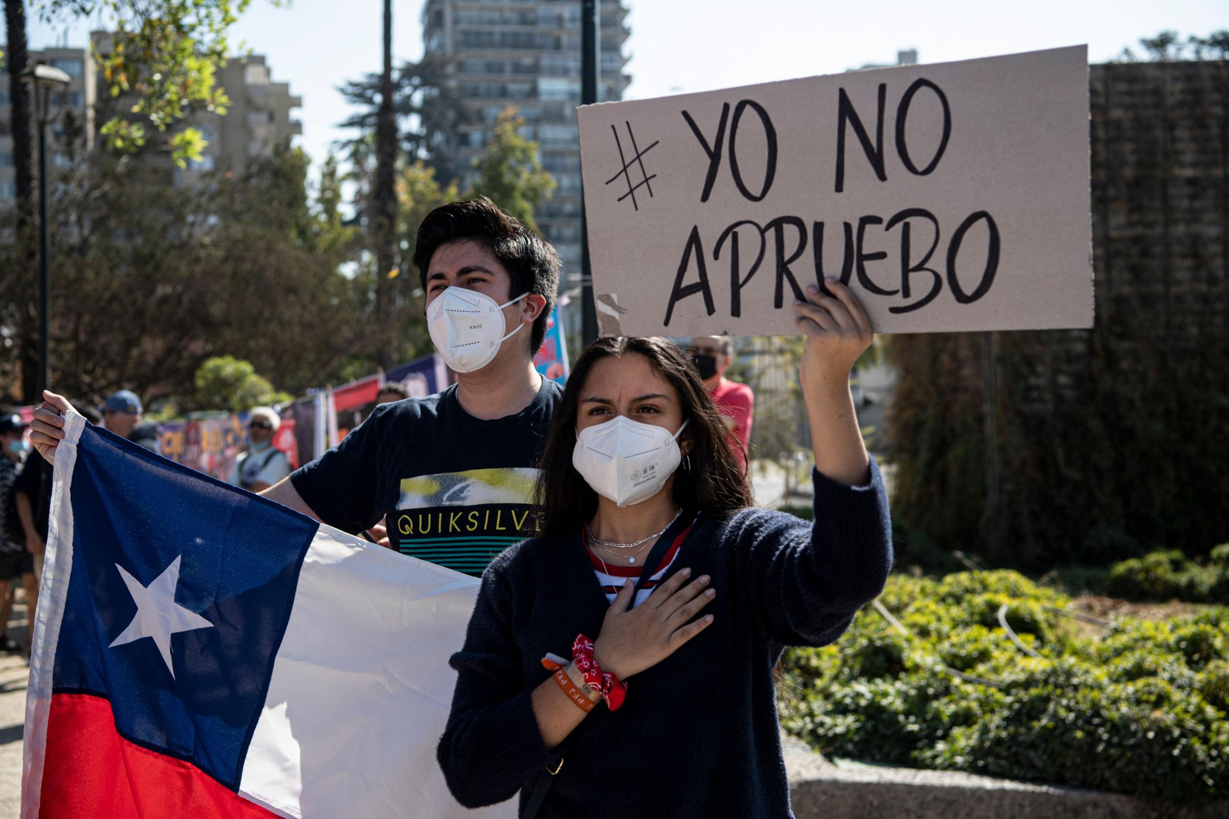 ¿Por qué un sector de la población chilena rechaza una nueva constitución?, un analista lo explica - CNN Video