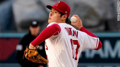Ohtani pitches the second inning against the Astros. 