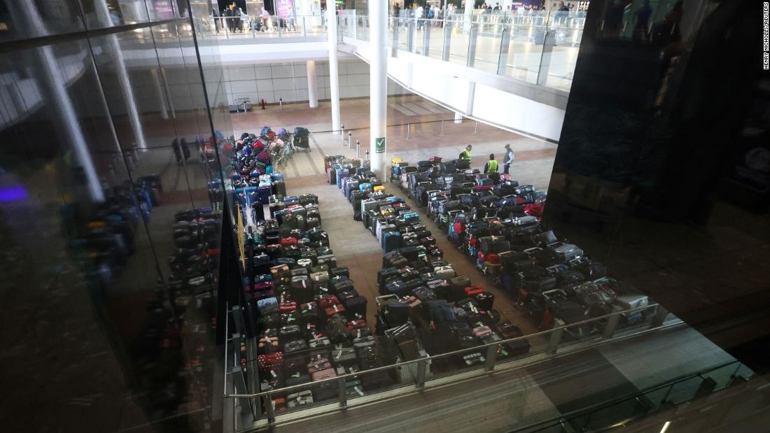 1,000 bags. Zero passengers. Delta flight from Heathrow latest sign of air travel hell