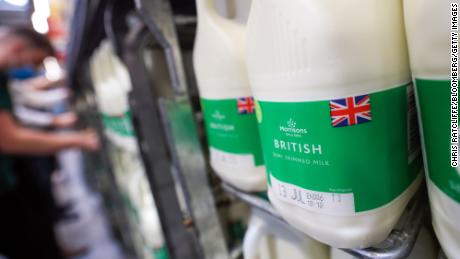 Morrisons a déclaré cette année qu'il supprimerait les dattes de ses laits de marque sur certains marchés. 