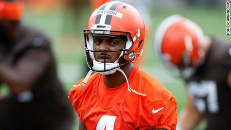 Cleveland Browns quarterback Deshaun Watson takes part in drills at the NFL football team&#39;s practice facility Tuesday, June 14, 2022, in Berea, Ohio.