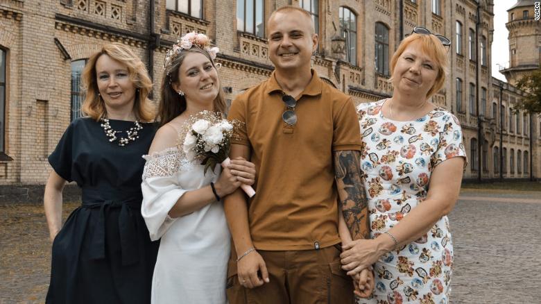Ukrainian military couples rush to the altar amid uncertainty of war