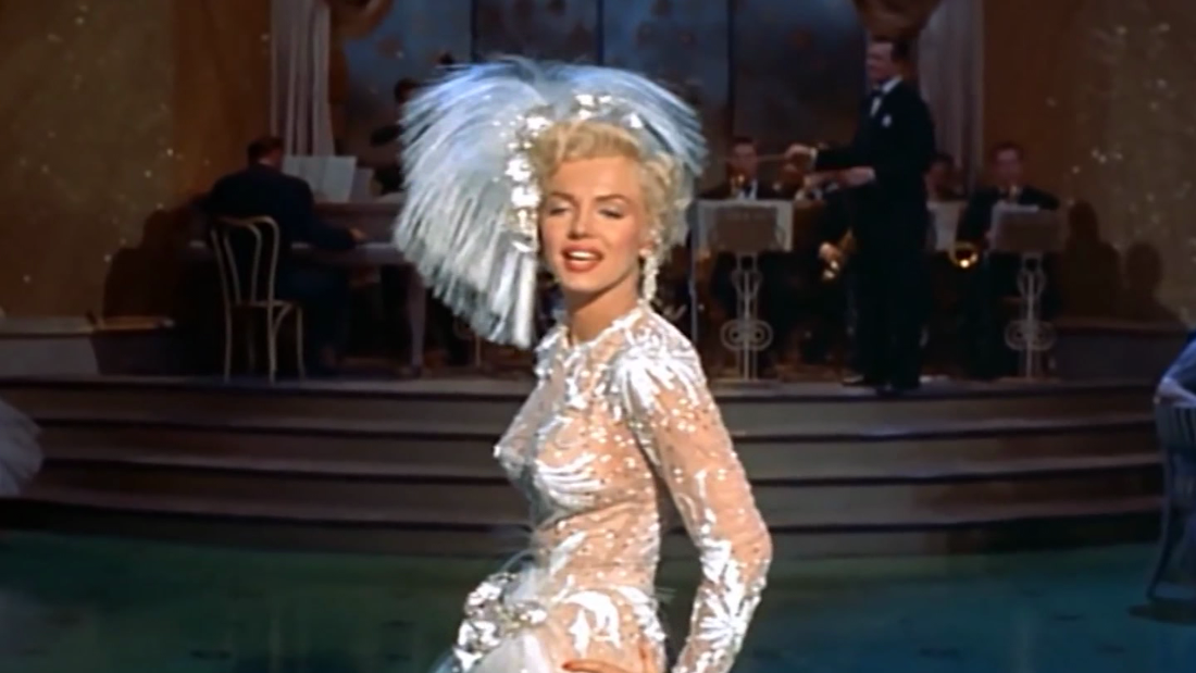 Hollywood Minute: Marilyn Monroe gown goes for $220K – CNN Video