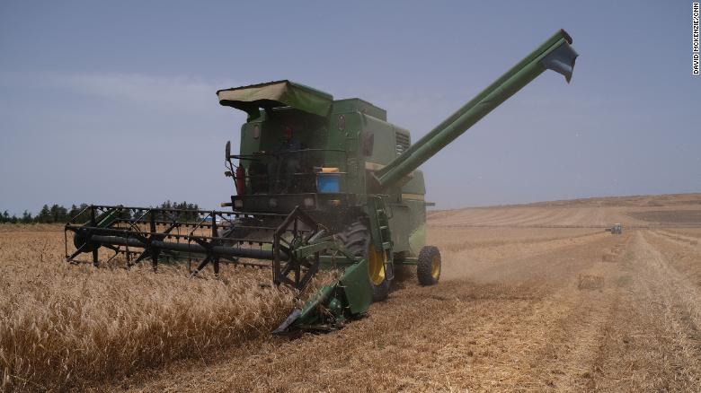 La Tunisie importe plus de 60% du blé tendre dont elle a besoin pour faire du pain d'Ukraine et de Russie, a déclaré un responsable à CNN.