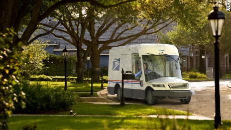 US Postal Service says at least 40% of new delivery trucks will be electric