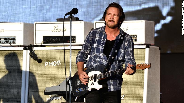 Pearl Jam cancels Vienna concert after heat damages Eddie Vedder’s throat