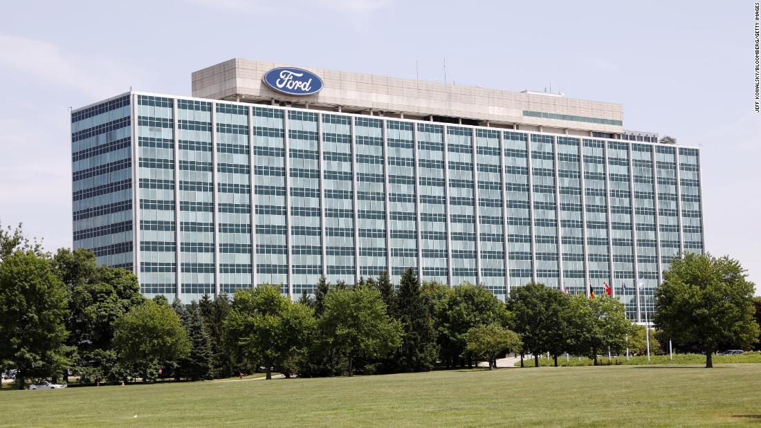 You are currently viewing Ford cutting 3000 corporate jobs as part of its shift to EVs – CNN