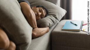 Tiến sĩ Raj Dasgupta thuộc Đại học Nam California cho biết, ngủ trưa thường xuyên và kéo dài có thể là dấu hiệu của chứng rối loạn giấc ngủ tiềm ẩn.