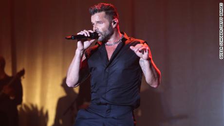 CAP D&#39;ANTIBES, FRANCE - MAY 26: Ricky Martin performs live on stafe during the amfAR Cannes Gala 2022 at Hotel du Cap-Eden-Roc on May 26, 2022 in Cap d&#39;Antibes, France. (Photo by Gisela Schober/Getty Images for amfAR)