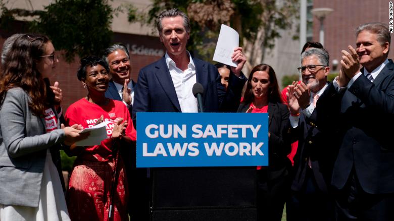 Newsom signs California gun bill modeled after Texas abortion law