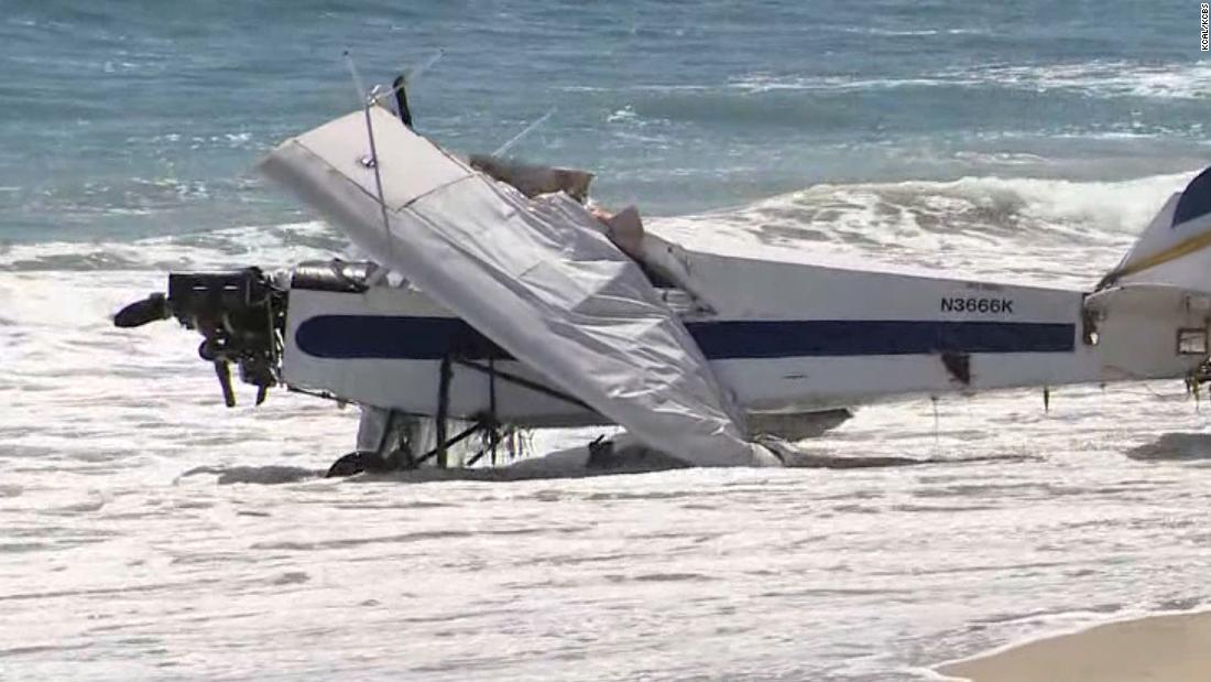 Video shows plane crash into ocean near crowded beach – CNN Video