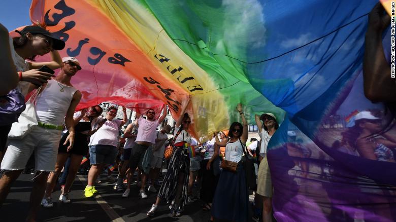 Thousands join Budapest Pride march in sweltering heat