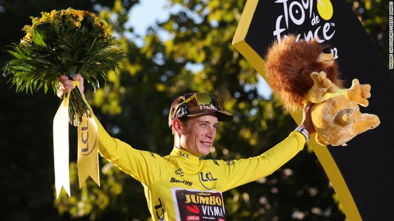 Jumbo-Visma team&#39;s Danish rider Jonas Vingegaard celebrates on the podium with the overall leader&#39;s yellow jersey after winning the 109th edition of the Tour de France cycling race on July 24, 2022. 