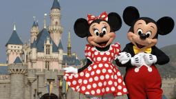 220725160247 nm 1 disney hp video Hollywood Minute: Mickey and Minnie vote to unionize