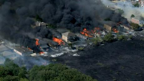 A Dallas-area inferno damages 26 homes, with 9 a &#39;total loss&#39;