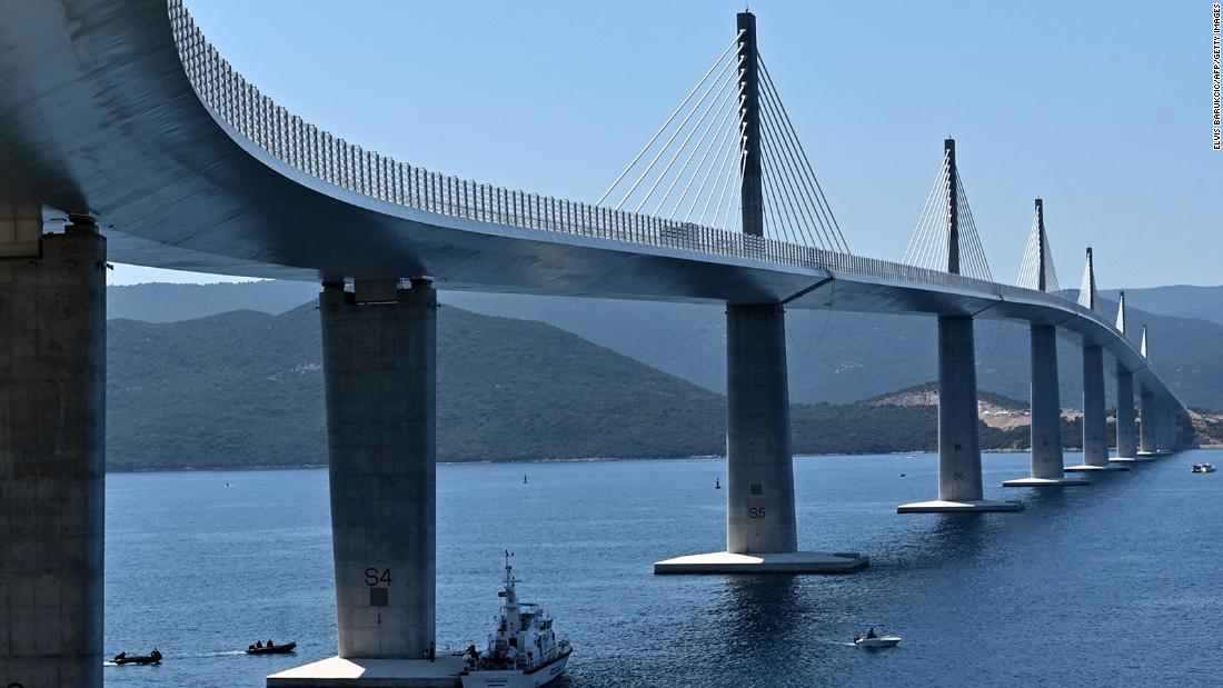 Horvātijas jaunais tilts pārzīmē Adrijas jūras piekrastes karti