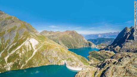 Nant de Drance nutzte die vorhandene Damm- und Reservoirinfrastruktur, wobei der Großteil der Bauarbeiten unterirdisch stattfand – wodurch die Auswirkungen auf die Landschaft begrenzt wurden.