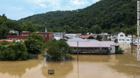 Floyd County stond donderdag onder water na hevige regenval.