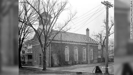 هيكل الكنيسة المعمدانية الأولى عام 1856 في ويليامزبرغ ، فيرجينيا ، خلال القرن العشرين. 