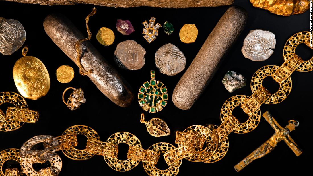 Een schatkamer van onschatbare schatten teruggevonden uit het wrak van een 350 jaar oud Spaans schip