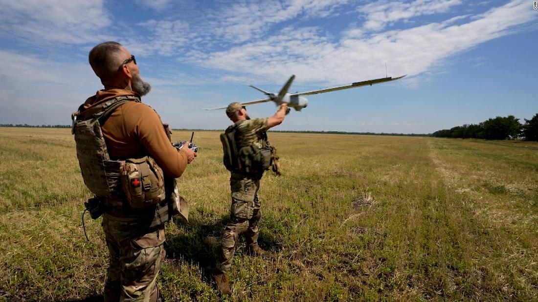 Video: Inside the high-tech drone combat of the Ukraine-Russia war – CNN Video