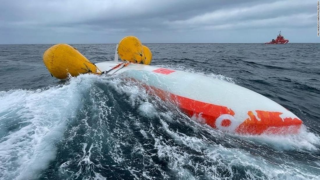 Un homme a survécu pendant 16 heures coincé dans un voilier qui a chaviré dans l’océan Atlantique au large de l’Espagne