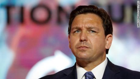 U.S. Florida Gov. Ron DeSantis pauses as he speaks on stage at the Turning Point USA&#39;s (TPUSA) Student Action Summit (SAS) in Tampa, Florida, U.S., July 22, 2022. REUTERS/Marco Bello